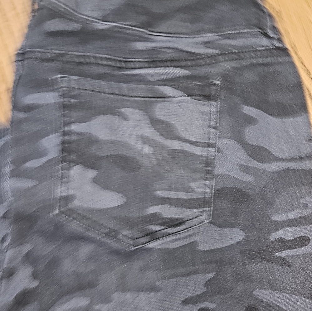 Torrid Women's Black Camouflage Jeggings Size 18. - Picture 2 of 11